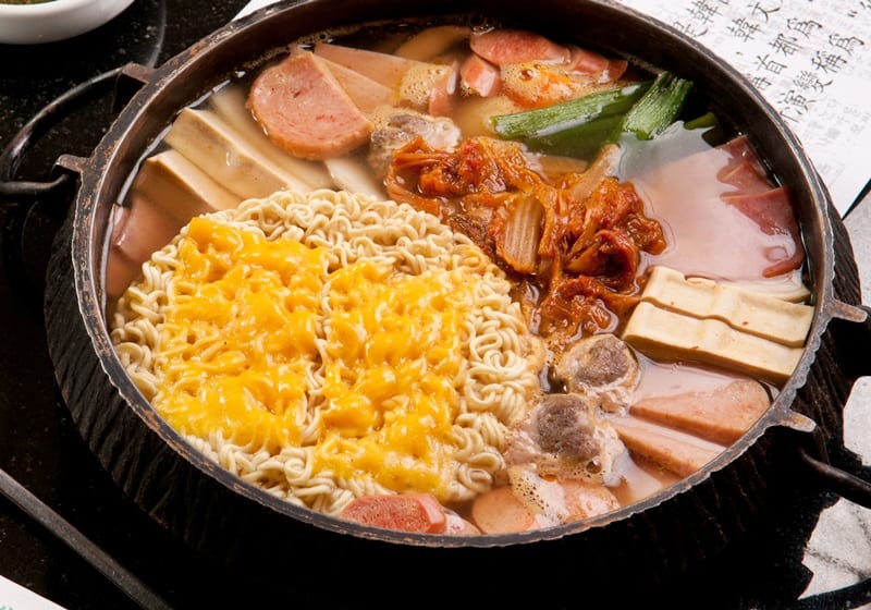 韩国国民美食—部队锅：其实是源自战争的料理？